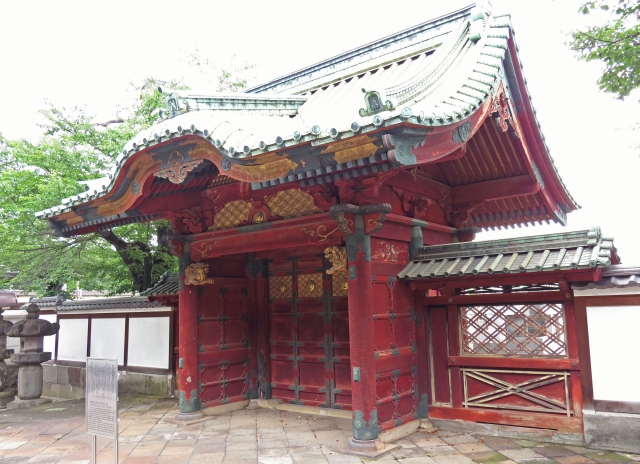 厳有院霊廟